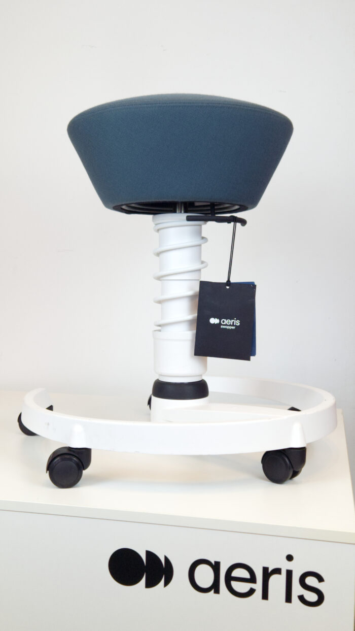 Aeris Swopper mit Rollen Türkisblau weiß