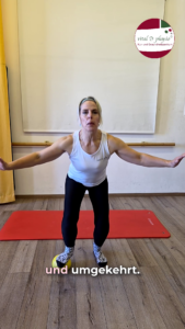 Mitmachmontage ball unterm fuß balance im stehen Mitmachmontage ball unterm fuß balance im stehen